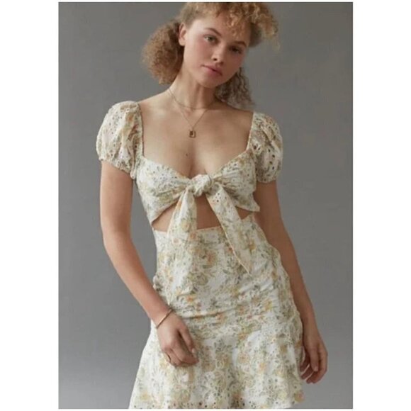 en Saison Cream Eyelet Tie-Front Cut-Out Mini Dress - Size Small - Picture 7 of 7